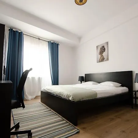 Gorgeous Near Old Town Апартаменти *